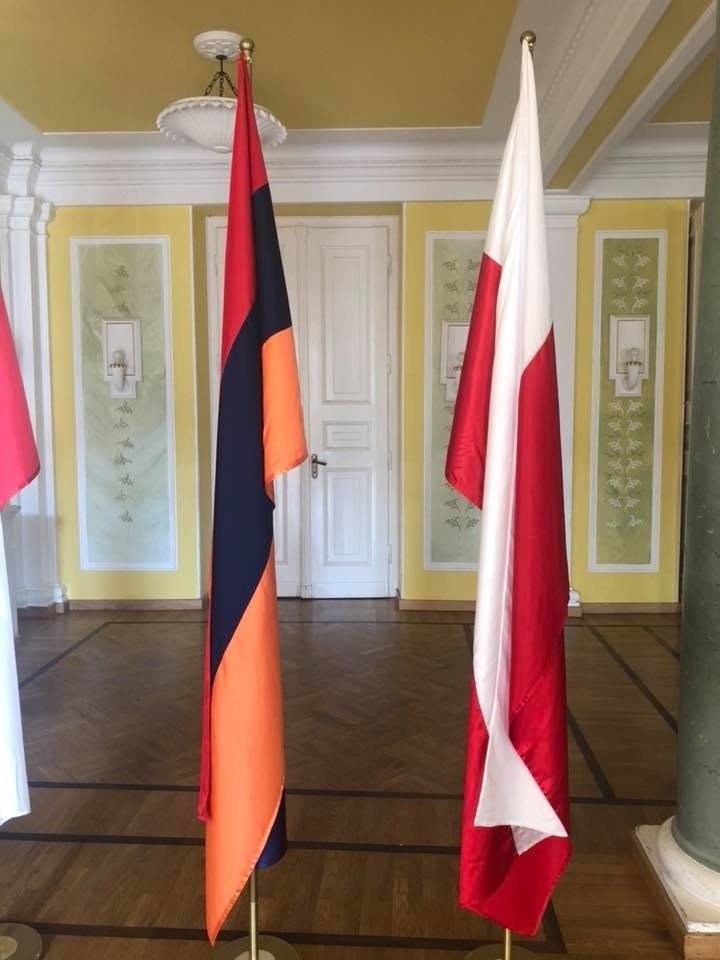 Ambasador Armenii zagrał na skrzypcach ormiański i polski hymn [WIDEO]