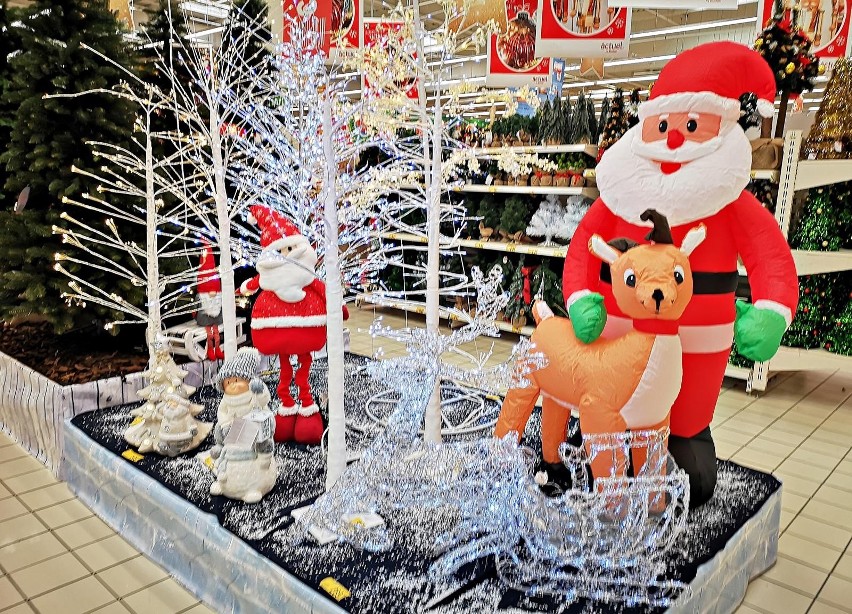 Kraków. Na półkach sklepowych coraz więcej ozdób bożonarodzeniowych [ZDJĘCIA]