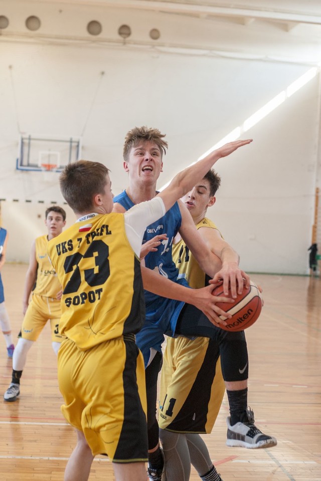 Turniej koszykarski w Szkole Podstawowej nr 10 w Słupsku. Zapraszamy do galerii zdjęć.