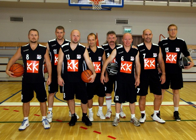 Od lewej: Tomasz Wroński, Cezary Aszkiełowicz, Maciej Szcześniak, Wojciech Taczalski, Marek Florysiak, Dariusz Jachno, Andrzej Szkocki i Jakub Lisowski.