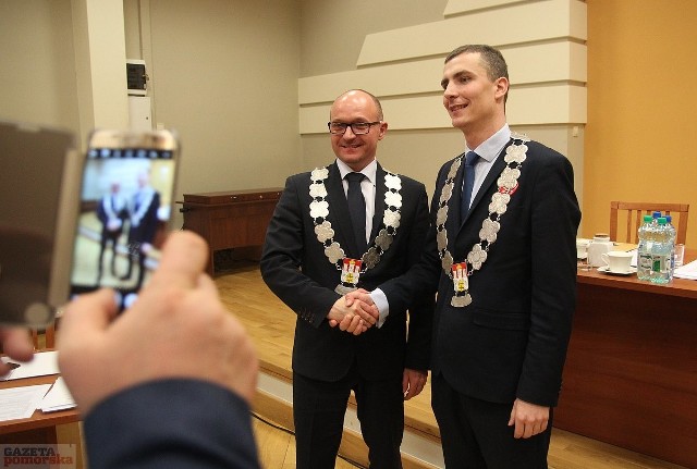 Nowy przewodniczący Krzysztof Kukucki i prezydent Marek Wojtkowski