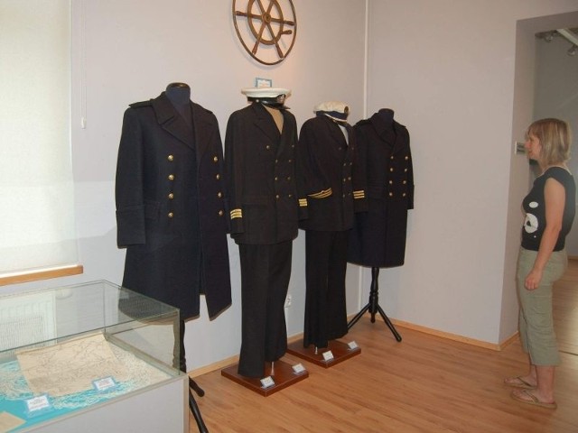 Wystawę o żegludze śródlądowej, która czynna jest w  soleckim muzeum, dopełniają m.in. marynarskie mundury.