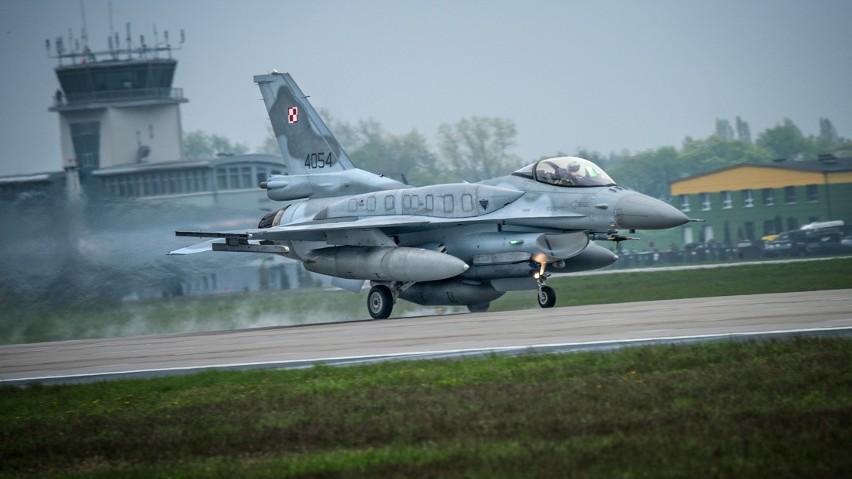 Dwa F-16 z Krzesin poleciały NATO Tiger Meet w nowej...