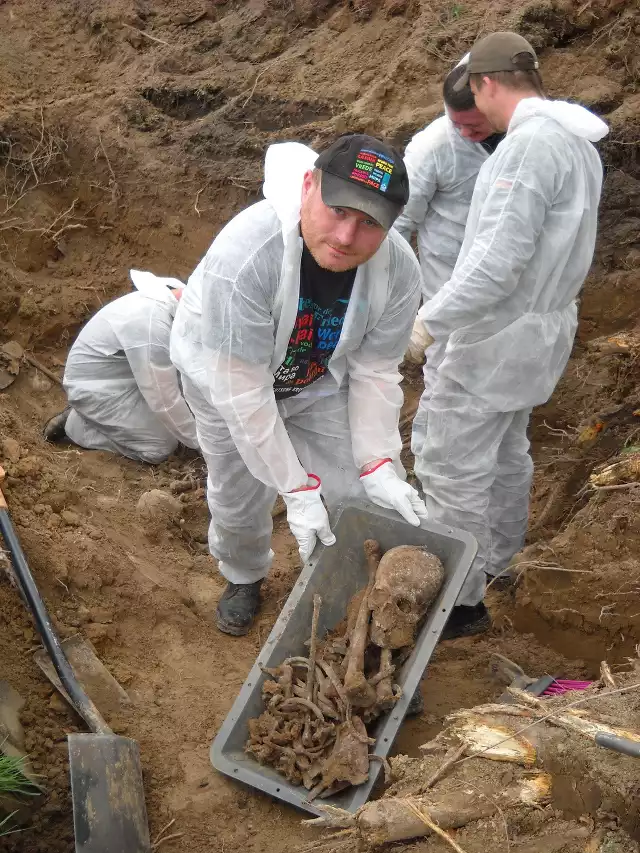 W mogile znaleziono szczątki 70 żołnierzy niemieckich i 3 Rosjan.