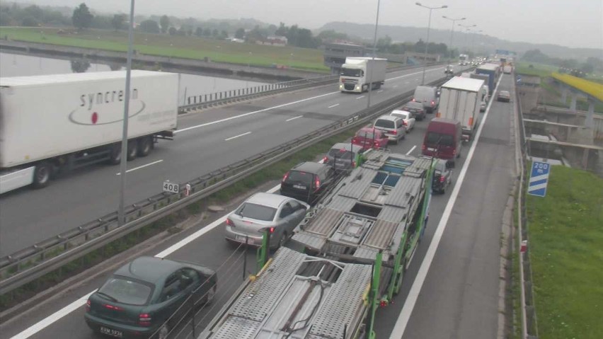 Tragiczny wypadek na autostradowej obwodnicy Krakowa. Nie żyje jedna osoba