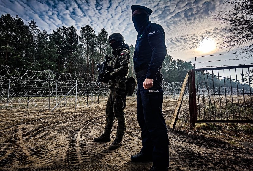 Polską granicę zabezpiecza wojsko, straż graniczna i...