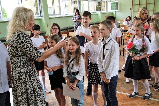 Zakończenie roku szkolnego w Szkole Podstawowej numer 4 imienia Mikołaja Kopernika w Tarnobrzegu.