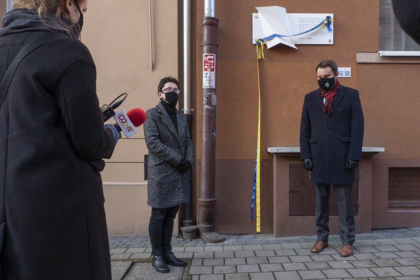 W Opolu odsłonięto tablicę upamiętniającą artystę Bena Muthofera