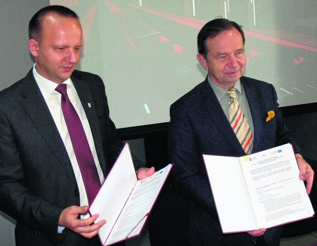  Umowę o przyznaniu dofinansowania podpisał Władysław Ortyl marszałek Podkarpacia i Marek Mazur, burmistrz Baranowa