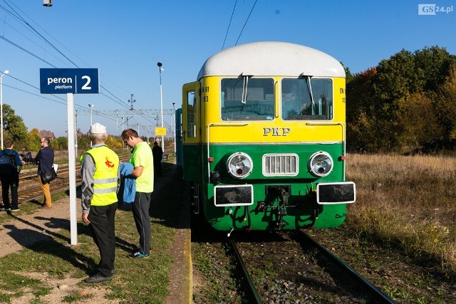 Wagon motorowy SN61, popularny Ganz z 1972 roku pojechał ze Szczecina do Godkowa, okazją było otwarcie drogi rowerowej z Siekierek do Trzcińska Zdroju