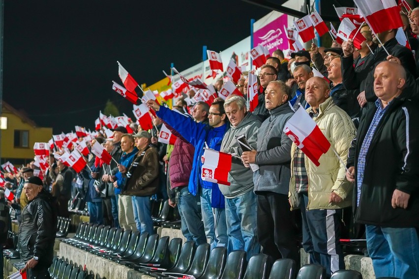 Nowy Sącz. Kibice Sandecji podczas meczu świętowali 100-lecie Niepodległości [ZDJĘCIA]