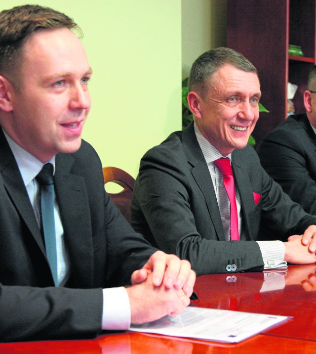Od lewej: Robert Zaborski, dyrektor Przewozów Regionalnych, oraz Jan Maćkowiak, wicemarszałek województwa.