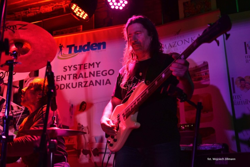 Leszek Winder (gitara) i jego Śląska Grupa Bluesowa zagrali na otwarcie sezonu koncertowego w klubie Pamela w Toruniu