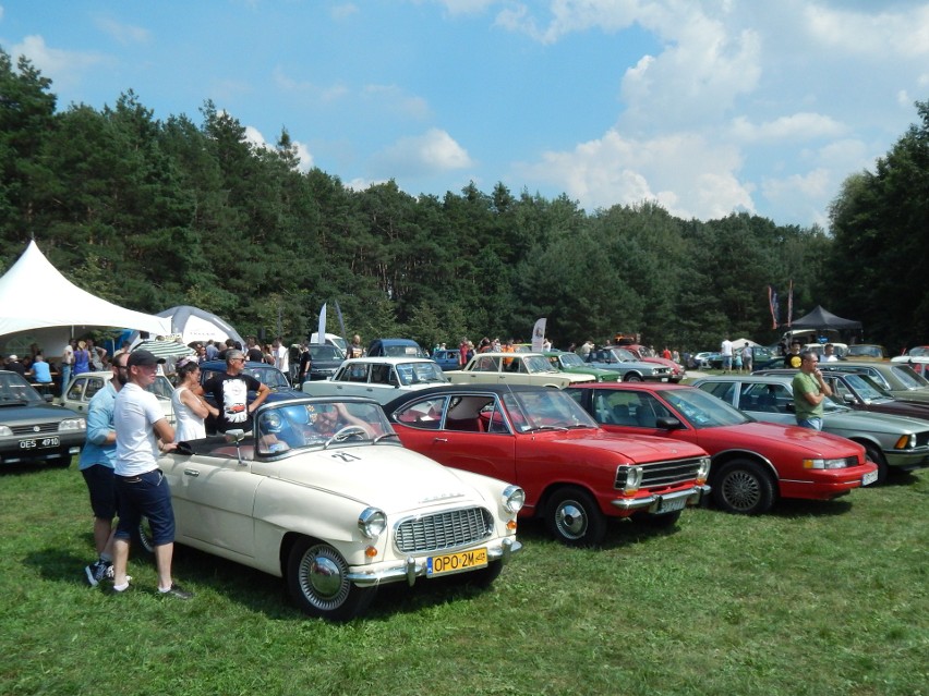 Zlot oldtimerów nad kąpieliskiem Balaton w Dobrzeniu...