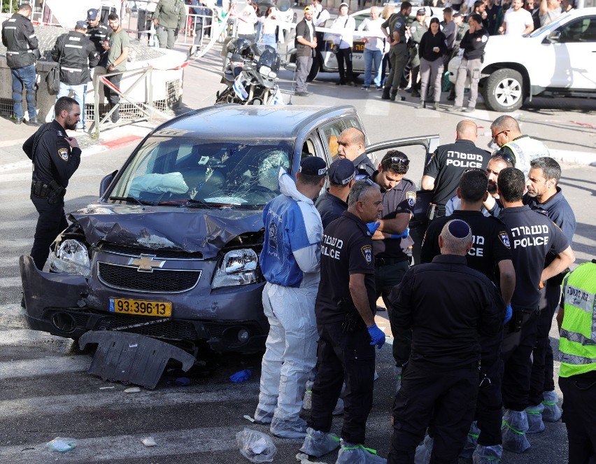 Zamach terrorystyczny w Jerozolimie. Sprawca wjechał samochodem w tłum ludzi