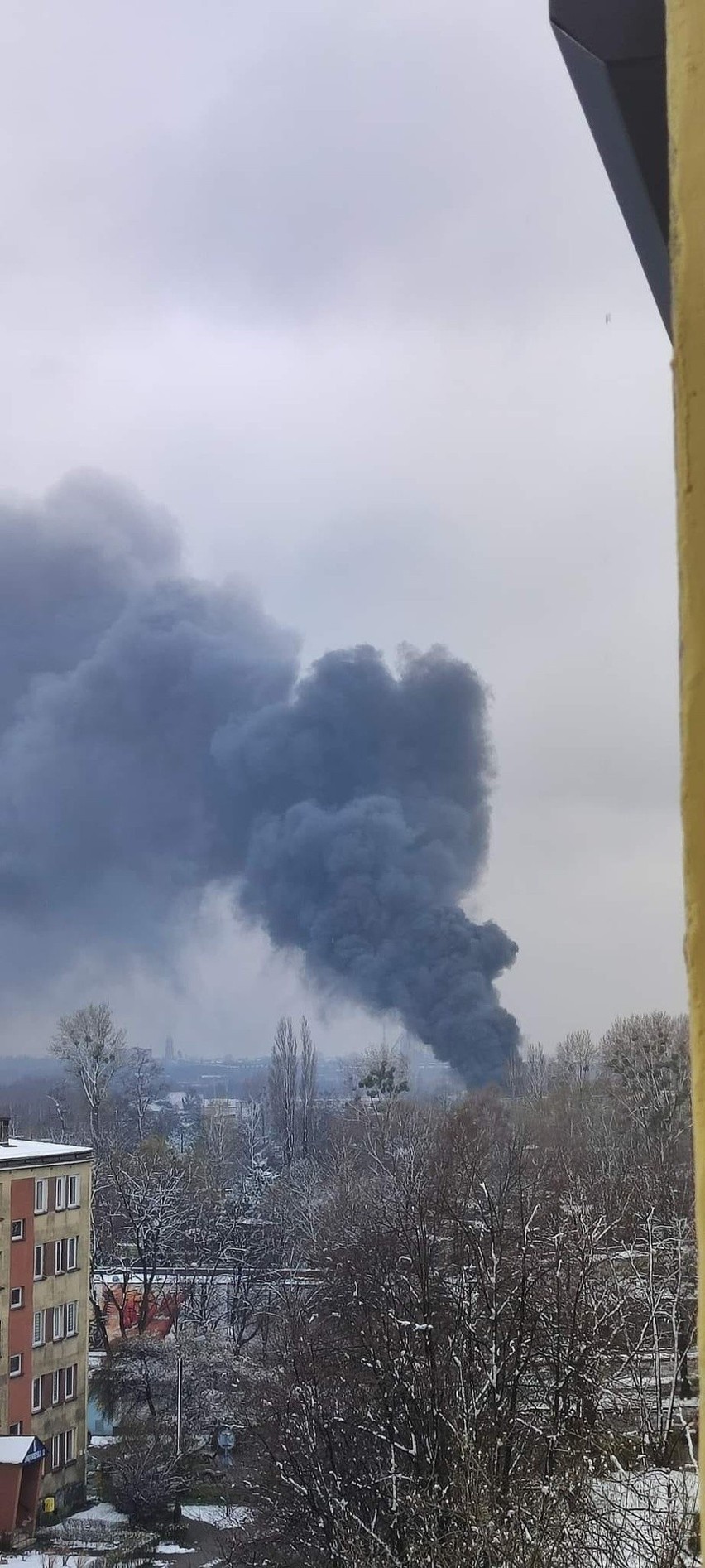 W akcję gaszenia pożaru w Świętochłowicach zaangażowano 19...