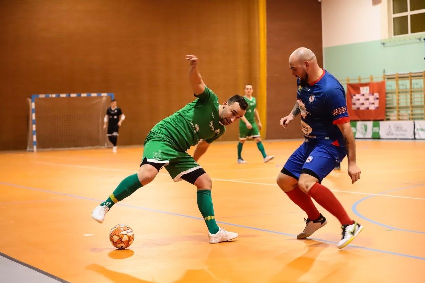 Futsaliści Futbalo Białystok (zielone stroje) nie dali szans...