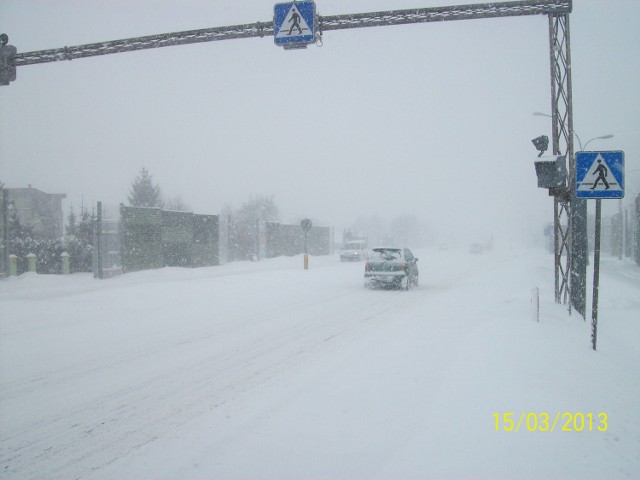 Atak zimy na Podkarpaciu. Drogi są sparaliżowaneWarunki drogowe na głównej trasie e4 w Kraczkowej - kierunek Rzeszów-Łańcut