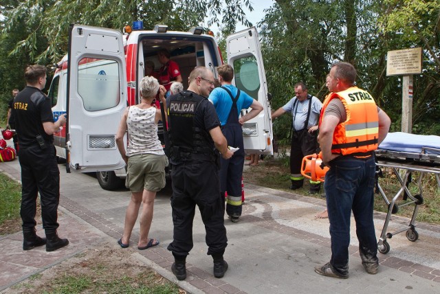 Na plaży w Sianożętach tonął dziś  mężczyzna. Na ratunek ruszyli ratownicy  WOPR, pogotowia, strażacy i ratownicy Brzegowej Stacji Ratownictwa.