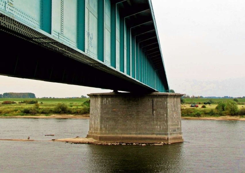 W Knybawie można podziwiać most z bunkrami