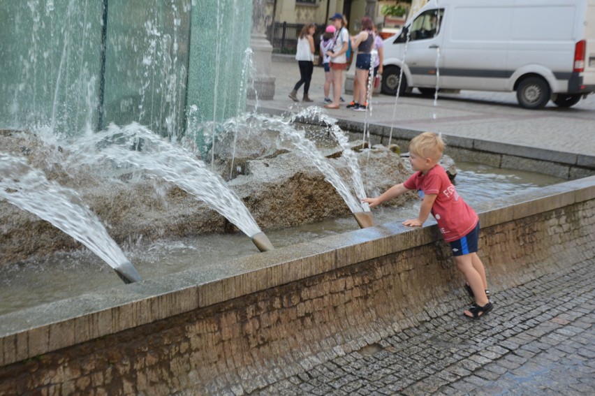 Upał we Wrocławiu. Woda za darmo w centrum miasta