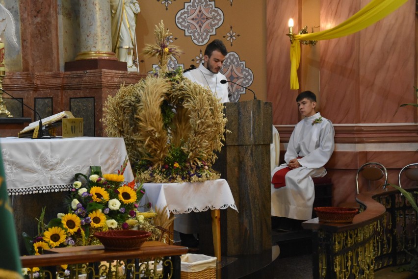 Dożynki w Jastrzębiu Szerokiej rozpoczęła msza w parafii...