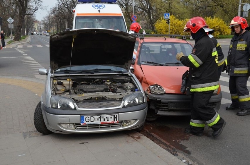 Wrocław: Zderzenie na skrzyżowaniu Wyszyńskiego i Prusa (ZDJĘCIA)