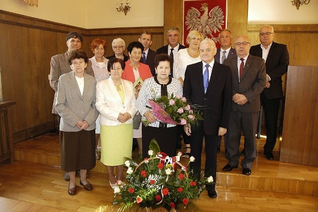 60 lat temu sakramentalne tak powiedzieli sobie Cecylia i Kazimierz Fiałkowscy. Tę wyjątkową rocznicę świętowali w gronie najbliższej rodziny oraz kilku samorządowców, bo pan Kazimierz to były wieloletni naczelnik i burmistrz Kamienia, aktualny radny.