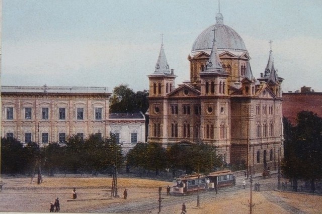Prezentujemy pocztówki przedstawiające dawną Łódź. Kolorowe fotografie pokazują miasto w XIX i początkach XX wieku.Zobacz zdjęcia dawnej Łodzi na kolejnych slajdach