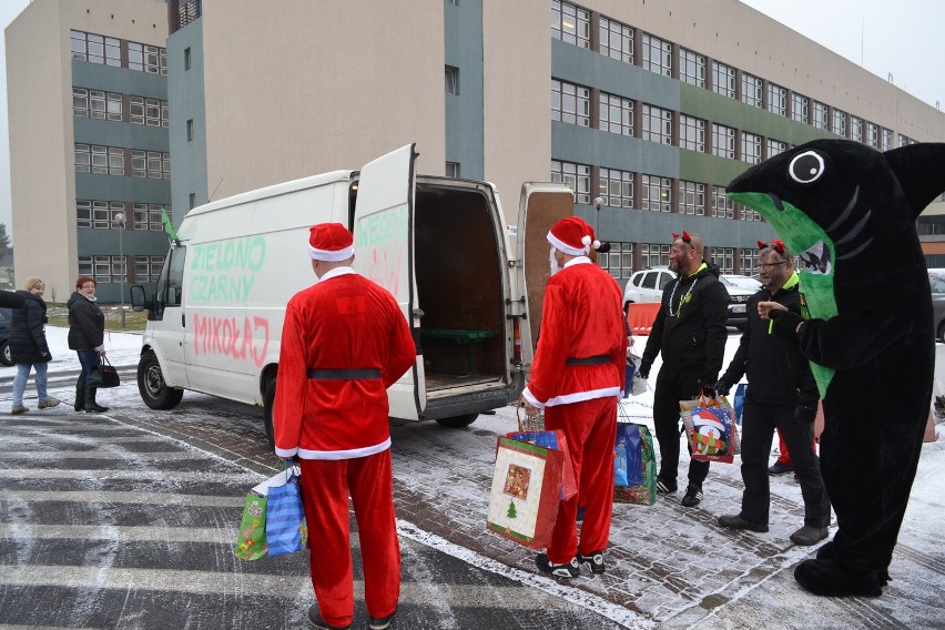 Żużlowcy ROW Rybnik są Mikołajami. Rozdają prezenty dzieciom...