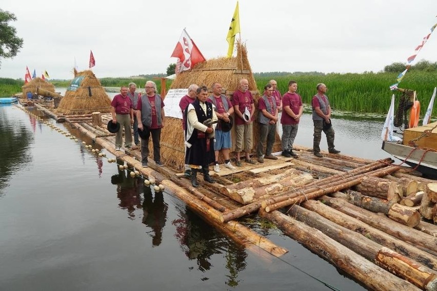 Z okazji zawinięcia flisaków do Ostrołęki, w czwartek 1...