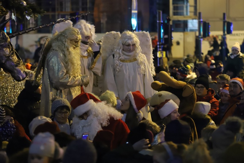 Miejska choinka tym razem stanęła przy pomniku jednorożca...