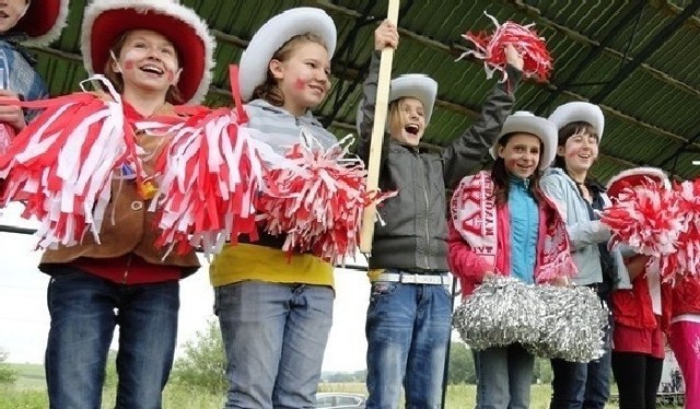 Pompony w górę! Za taki superdoping uczennice z Kamieńczyc otrzymały pierwszą nagrodę na turnieju EuroWielgusik 2012.