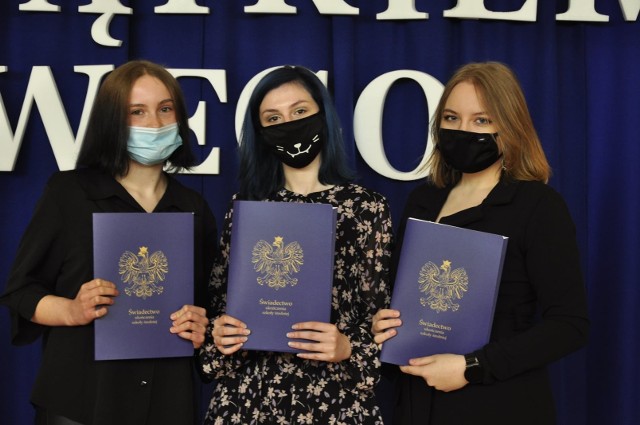 W piątek (30 kwietnia br.) uroczyście pożegnano absolwentów liceum i technikum ZSOiT w Miastku.