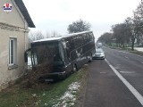 Zakręcie. Autokar z dziećmi wpadł do przydrożnego rowu