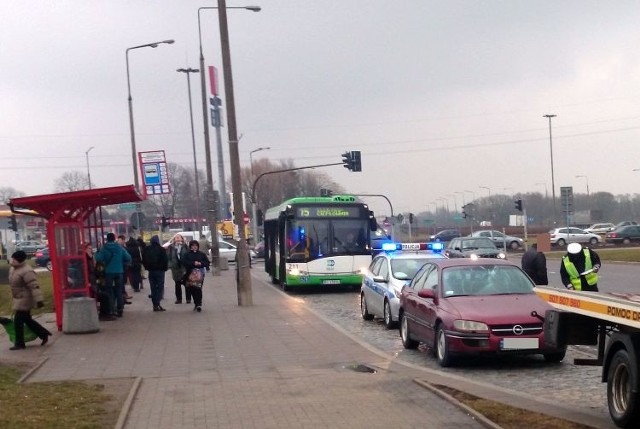 Internauta wysłał nam zdjęcie z ulicy Piastowskiej przez telefon komórkowy