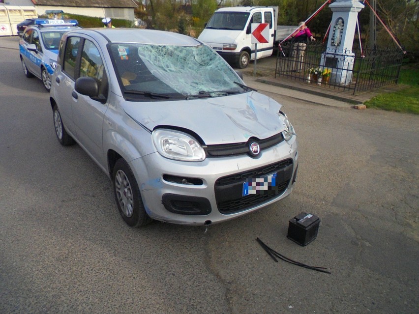 Tragedia w Rzezawie. Kierowca fiata celowo wjechał w ludzi na chodniku? Jedna z osób nie żyje