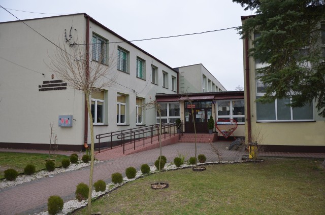 Jednym z budynków w gminie Masłów, który przejdzie termomodernizację będzie Szkoła Podstawowa w Mąchocicach Kapitulnych