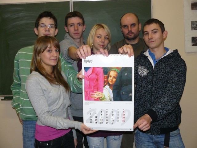 - Nasz plakat znalazł się w kalendarzu wydanym przez Komisję Europejską - mówią z dumą licealiści i ich opiekun