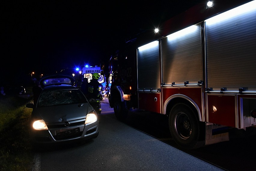 Groźny wypadek w Staszkówce. Ranny pieszy w stanie ciężkim trafił do szpitala w Gorlicach