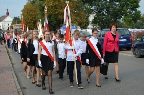 Gmina Radzanów. Jubileusz szkoły podstawowej imienia Henryka Sienkiewicza w Rogolinie