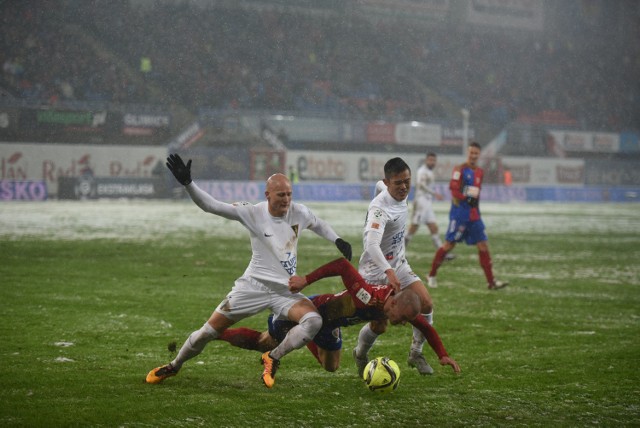 W lutym Piast zremisował z Pogonią 0:0.