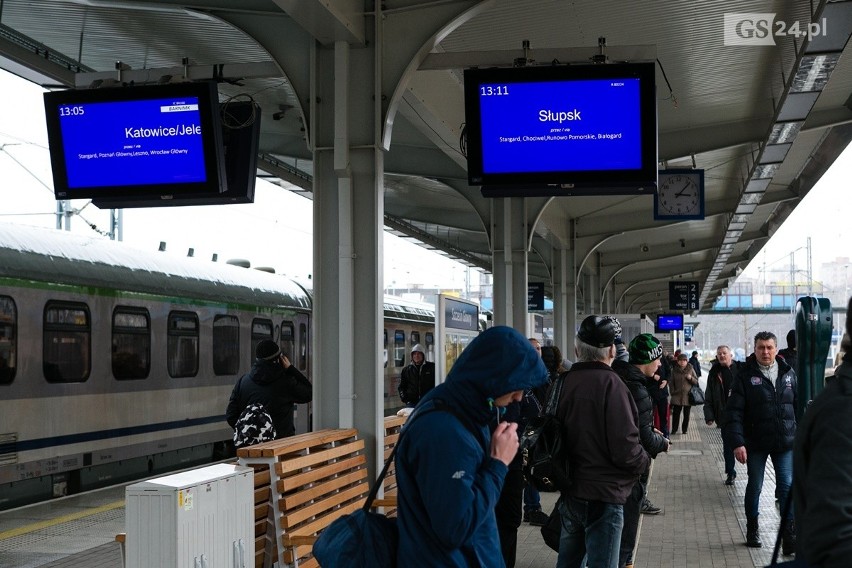 Dworzec w Szczecinie. Nowe wyświetlacze zastąpiły...