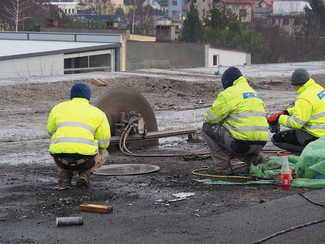 Zarząd Inwestycji Miejskich wciąż przesuwa termin rozpoczęcia rozbiórki wiaduktu na ul. Przybyszewskiego nad torami kolejowymi. Skąd to opóźnienie?ZDJĘCIA I WIĘCEJ INFORMACJI - KLIKNIJ DALEJ >>>