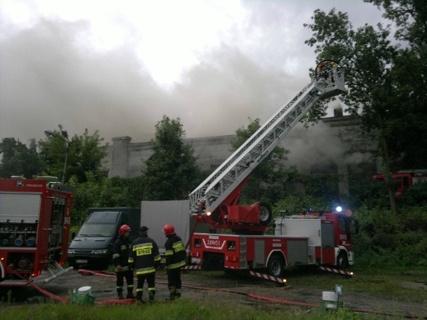 Pożar zajezdni tramwajowej przy ul. Dąbrowskiego.