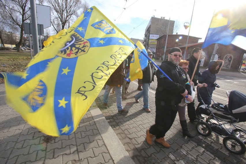 Ponad 200 osób przeszło 10-kilometrową trasę z placu...