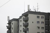 Kraków. Awantura o anteny telekomunikacyjne. Część mieszkańców zarzuca spółdzielni, że chce zarabiać kosztem ich zdrowia