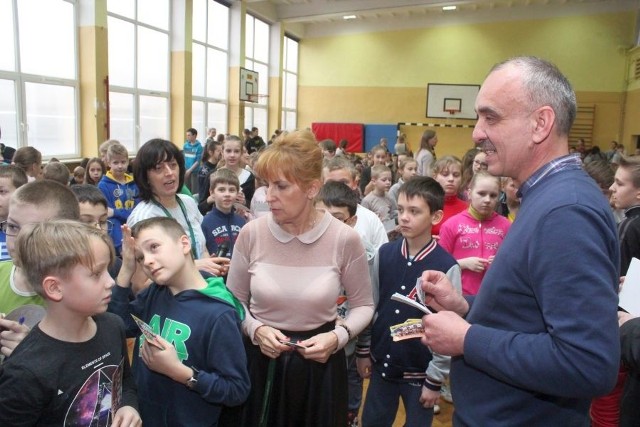 Siatkarze i działacze zaprosili dzieci na sobotnie spotkanie Pekpolu ze Ślepskiem Suwałki.