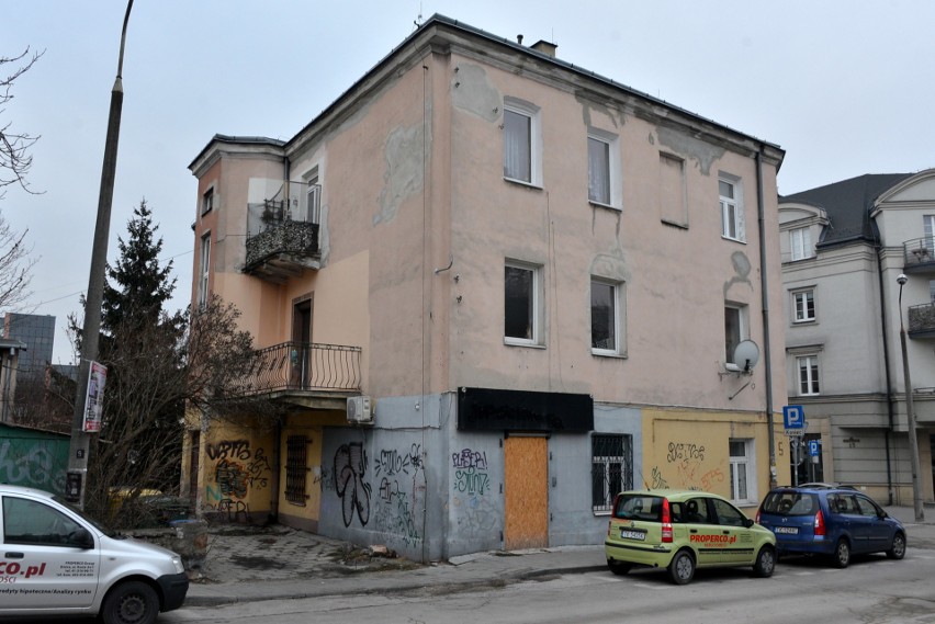 Mieszkańcy kamienicy przy ulicy Koziej w Kielcach, w której sprzedawano dopalacze nie chcą w niej mieszkać 