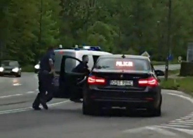 Tak pijany kierowca BMW z Wrocławia uciekał przed policją [FILM]